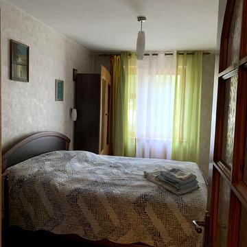 Леся Курбаса просп., 1-Б