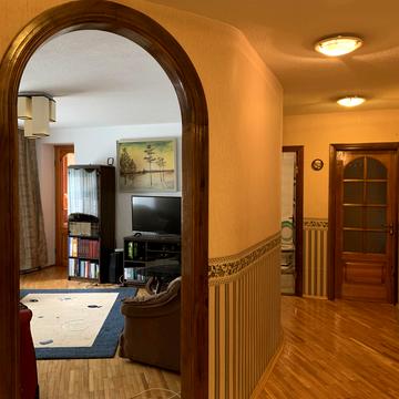 Леся Курбаса просп., 1-Б