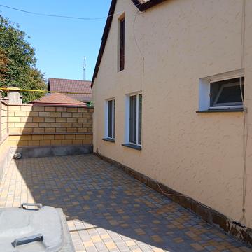 Курортна, 42