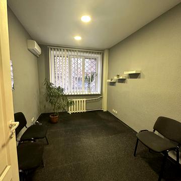 Алчевських вул. (Артема), 17