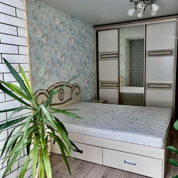 Жулянська вул., 1-В