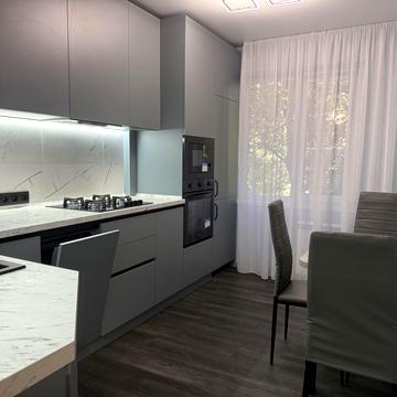 Академіка Корольова вул., 34