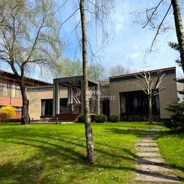 зоряний провулок, 1