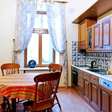 Десятинна вул., 1/3