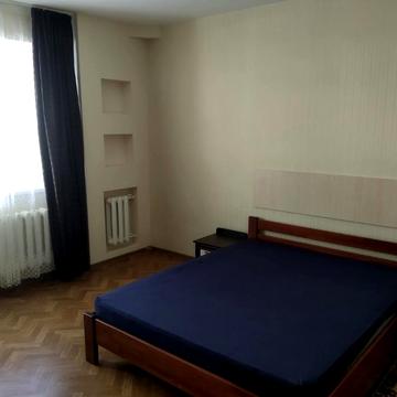 Сергія Ядова вул., 24