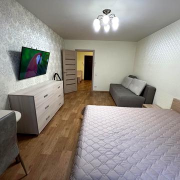 Здолбунівська вул., 13