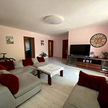 Гната Хоткевича вул., 44