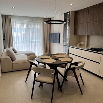 Угорська вул., 12