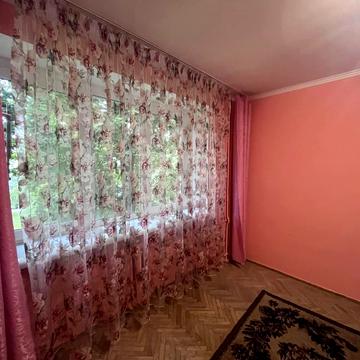 Каховська вул., 35