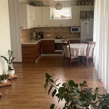 Урожайна вул., 19