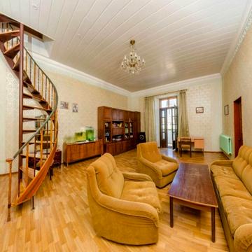 Дворівнева квартира в центрі Одеси на Соборній площі