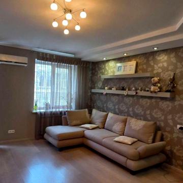 Продається світла та затишна чотирикімнатна квартира в історичній частині міста на Новосельського!