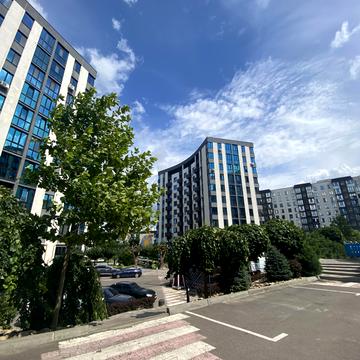 Героїв Небесної Сотні просп., 16/1
