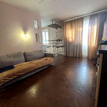 Героїв Крут вул. (Валентини Терешкової), 52