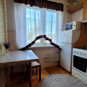 Нескорених вул., 28