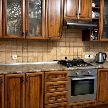 Академіка Євгена Лазаренка вул., 36