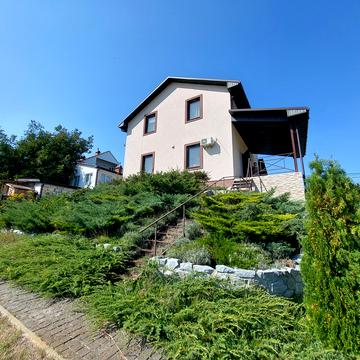 Центральна, 19