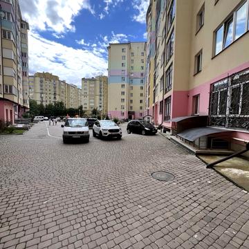 Василя Симоненка вул., 31