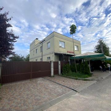 Назарія Яремчука вул., 14