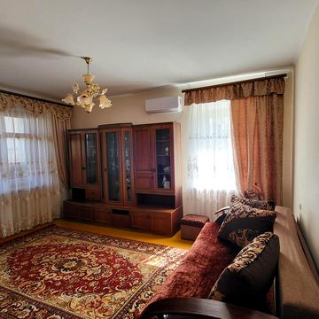 Академіка Корольова вул., 74