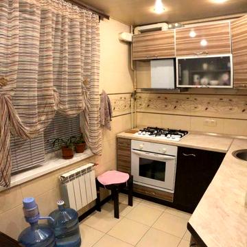 Продам 2 - кімнатну 46 кв.м., Мінський масив, пл. Тараса Шевченка,