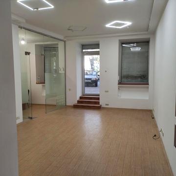 Віри Холодної пл., 3