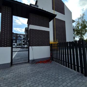 Євгена Патона вул. (Сергія Лазо), 17
