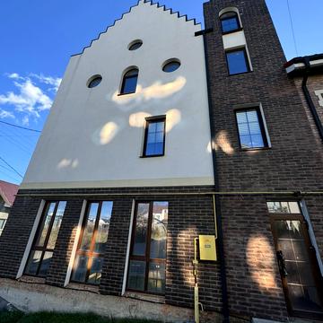 Григоренка вул., 11