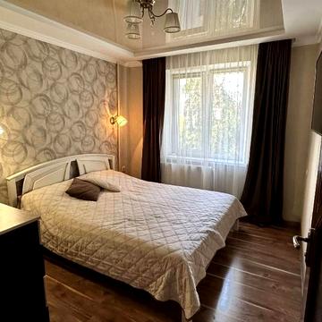 Олександра Довженка вул., 21Б