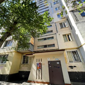 Академіка Корольова вул., 1