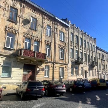 Івана Тобілевича вул., 7