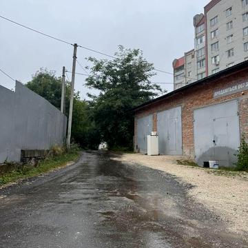 Карпенка вул., 3