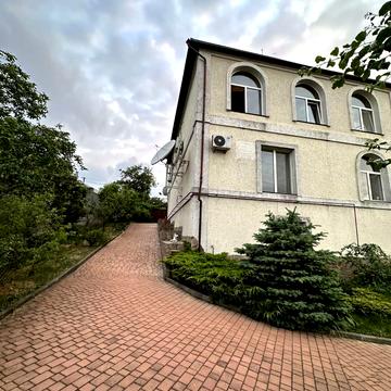 Флотська вул., 10