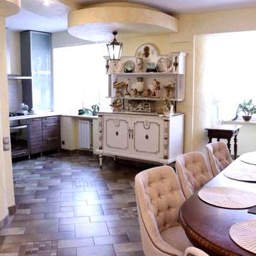 Академіка Глушкова просп., 22