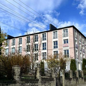 Б. Козубського вул., 8