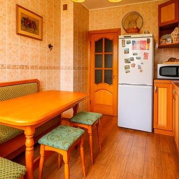 Героїв Дніпра вул., 35