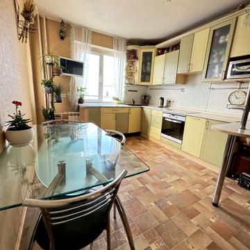 Милославська вул., 45