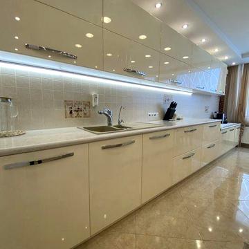 Продам 4  кімнатну квартиру бульвар Голосіївський 30-Б, м "Деміівська"