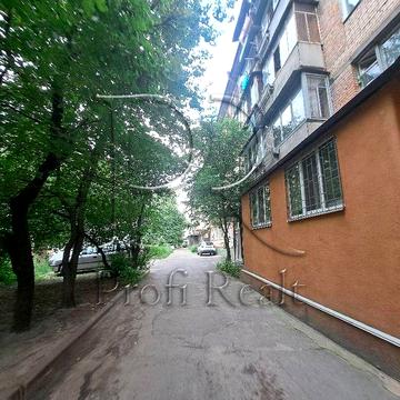 Продаж 2 кімн. квартири в пішій до метро вулиця Корчака 10