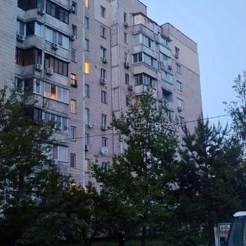 Продаж 2 кім квартири по вул Драгоманова 5 - Без %. Власник