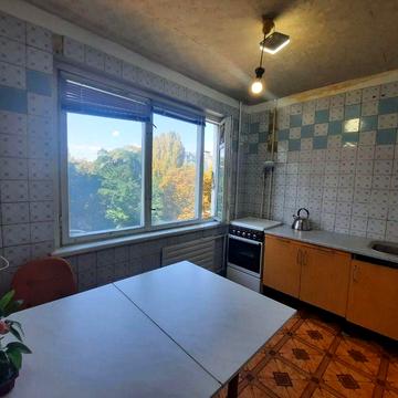 3-х кімнатна 68 м2 у серці Борщагівки! Гната Юри 12!