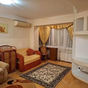 Оболонський просп., 10