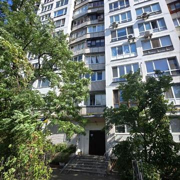 Братиславська вул., 2