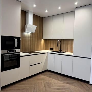 Причальна вул., 10