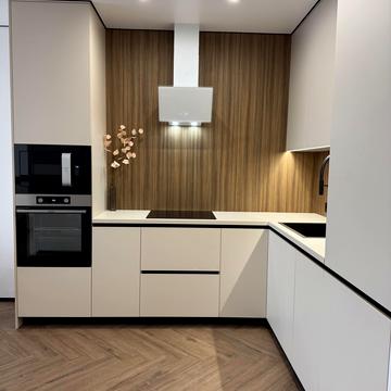 Причальна вул., 10