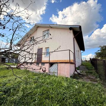 Центральна, 9