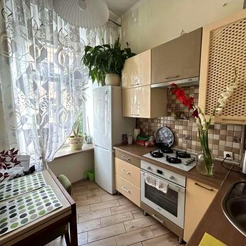 Лесі Українки вул., 21