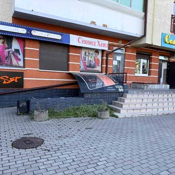 Михайла Грушевського вул., 64