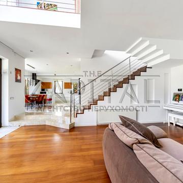 Патріарха Володимира Романюка вул. (Жовтнева)