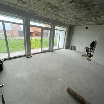 Наварійська вул., 20